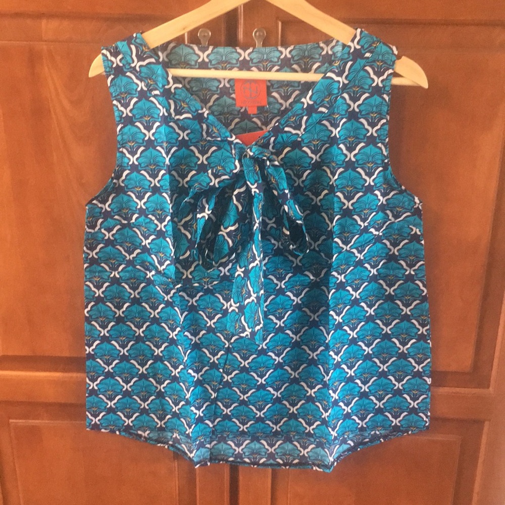 Sleeveless blouse